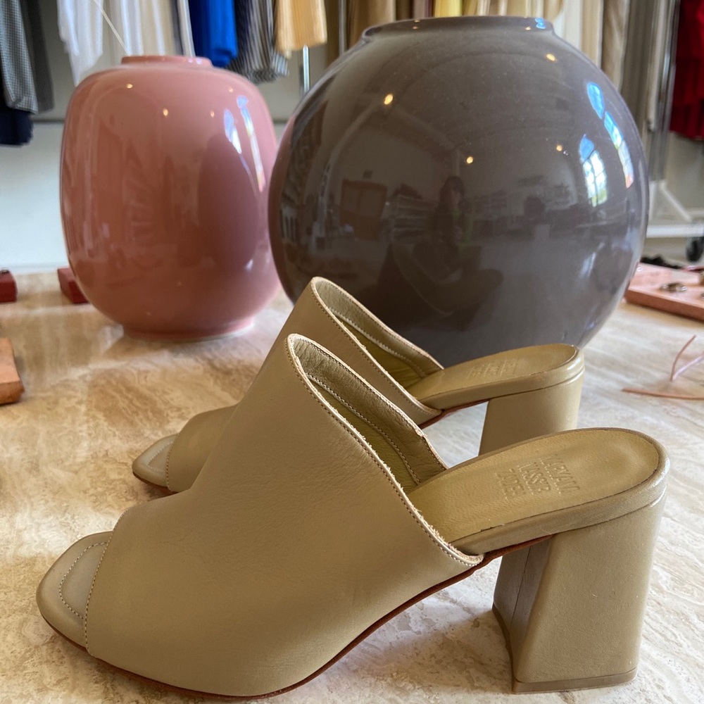Maryam Nassir Zadeh Penelope Mule in Camel